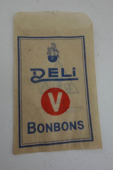 Original WWII Deli V bonbons packaging