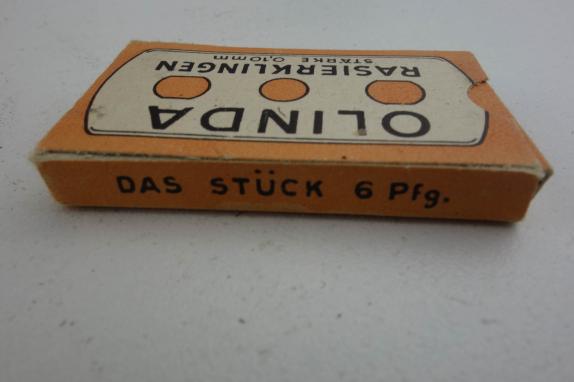 a pack of wehrmacht razor blades