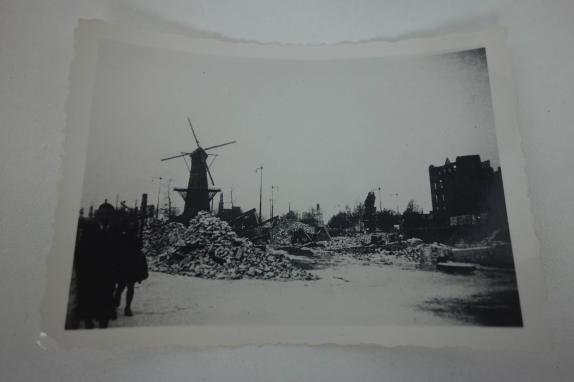 a picture of rotterdam after the bombing