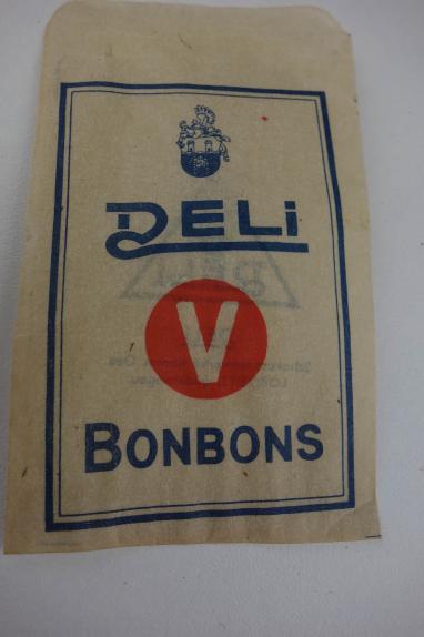 Original WWII Deli V bonbons packaging