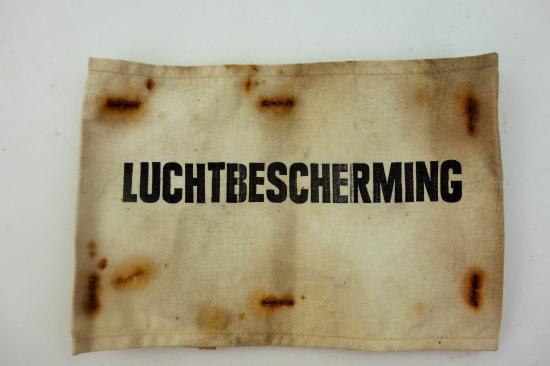 a rare Dutch ‘Luchtbeschermingsdienst’ armband