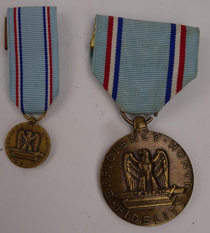A us ww2 air force good medal + miniature