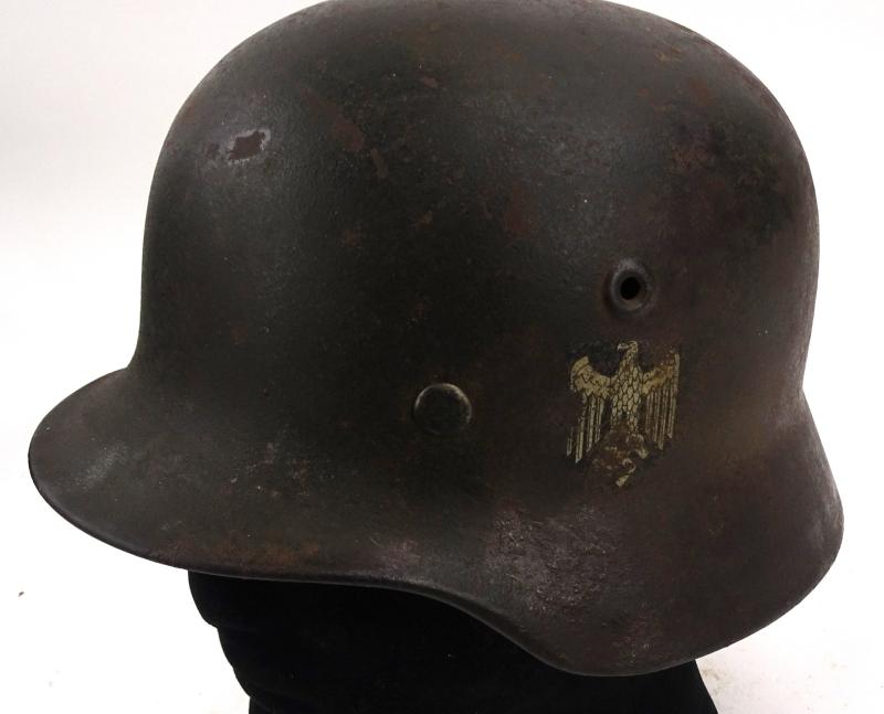 wehrmacht heer  ww2 m40 with a single decal helmet