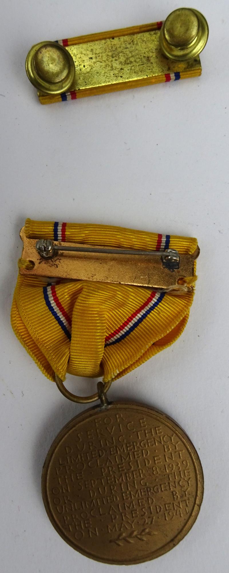 AVK Militaria | A WW2 US American Defense Medal + ribbon