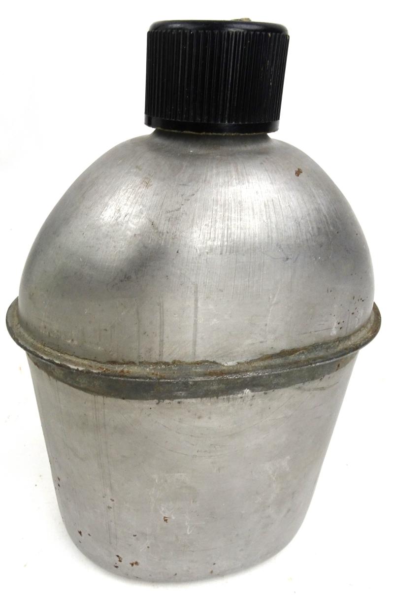 A  US WW2 Canteen