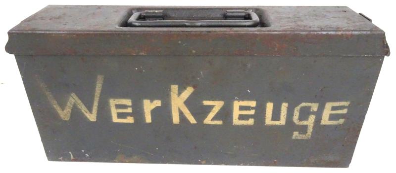 a wehrmacht mg 34/42 werkzeuge tool case
