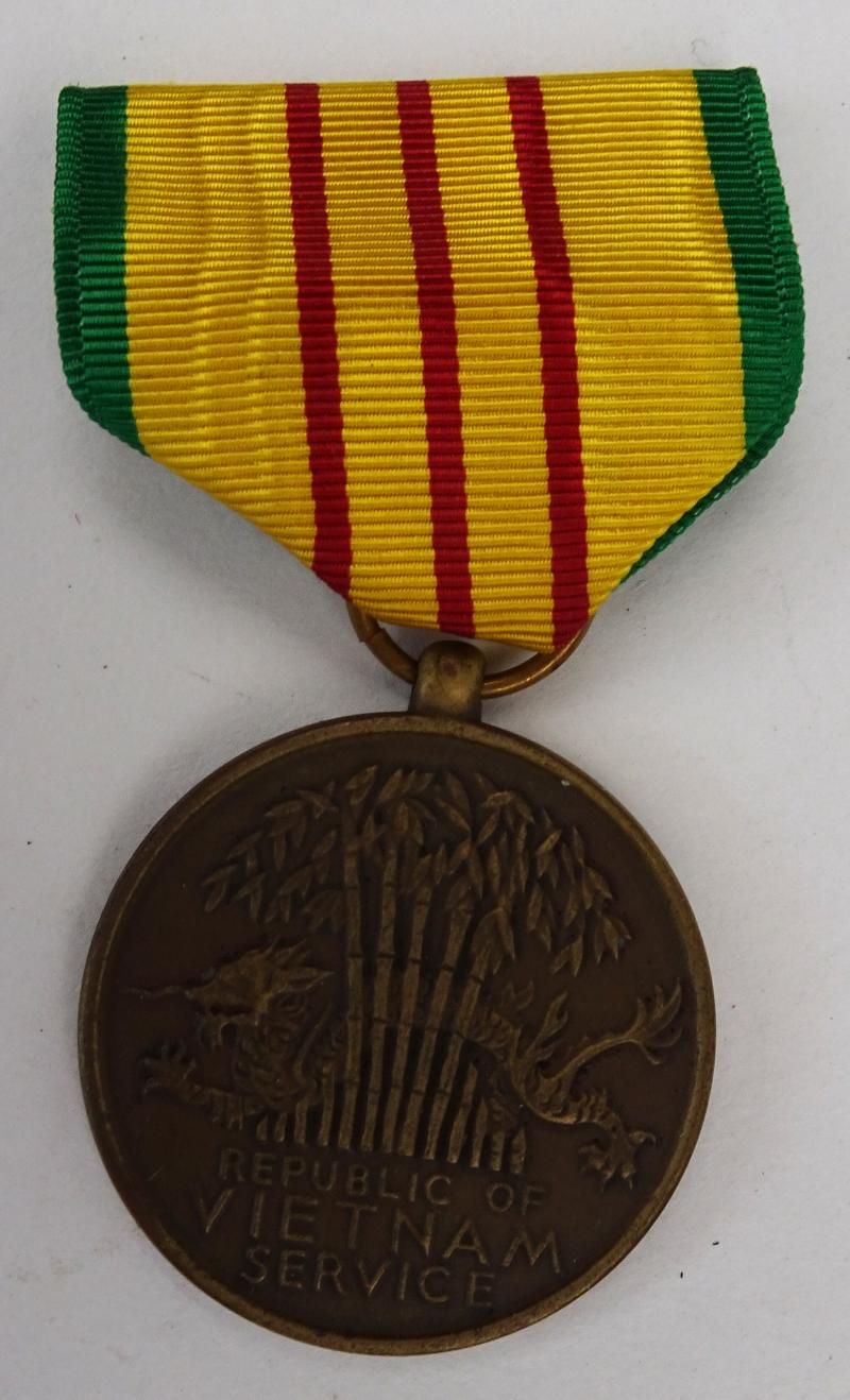 A us  vietnam war service medal
