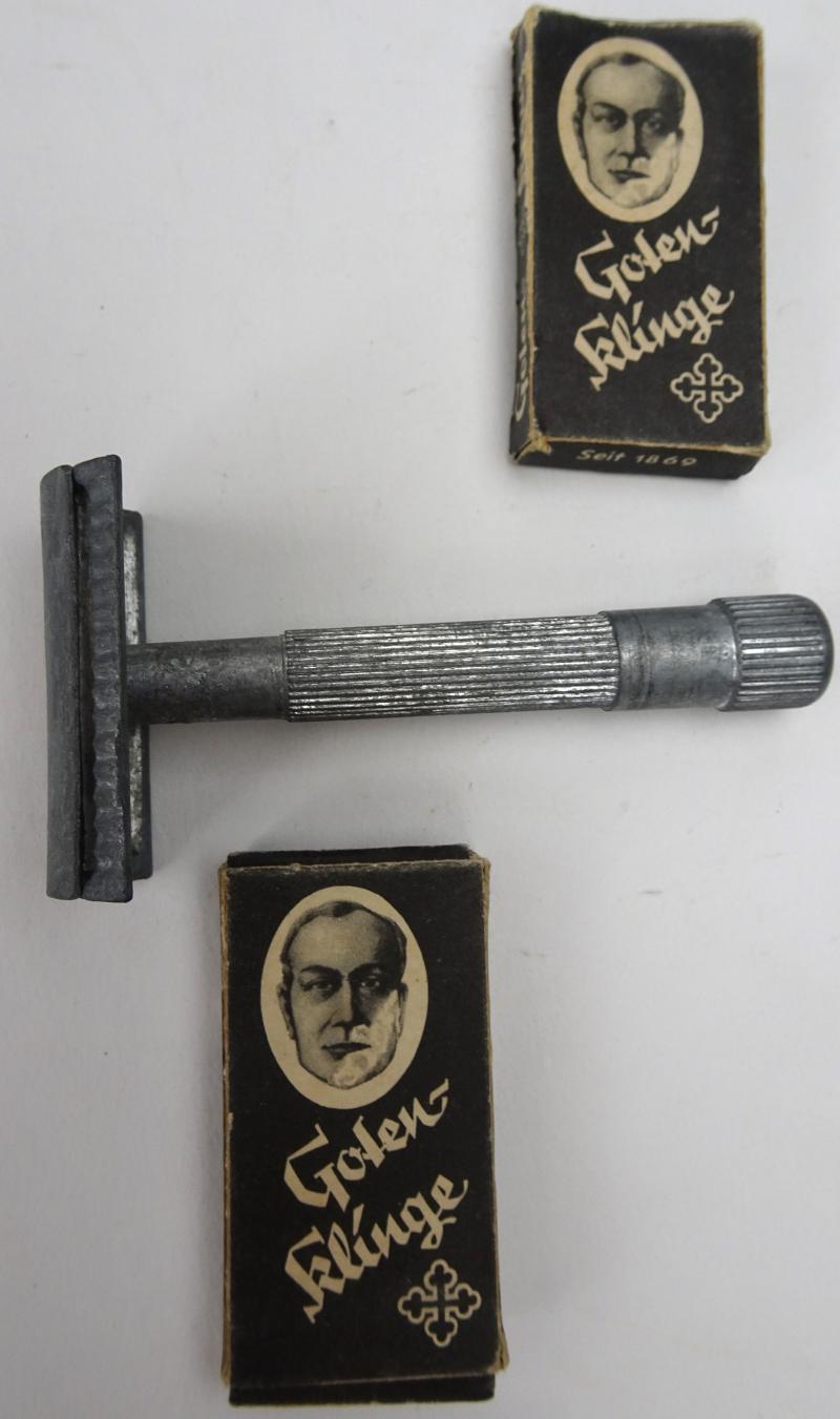 a  razor in top condition. with 2 packs of blades