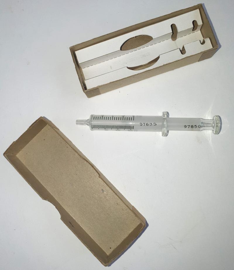 US WW2 Syringe in original clipboard Box