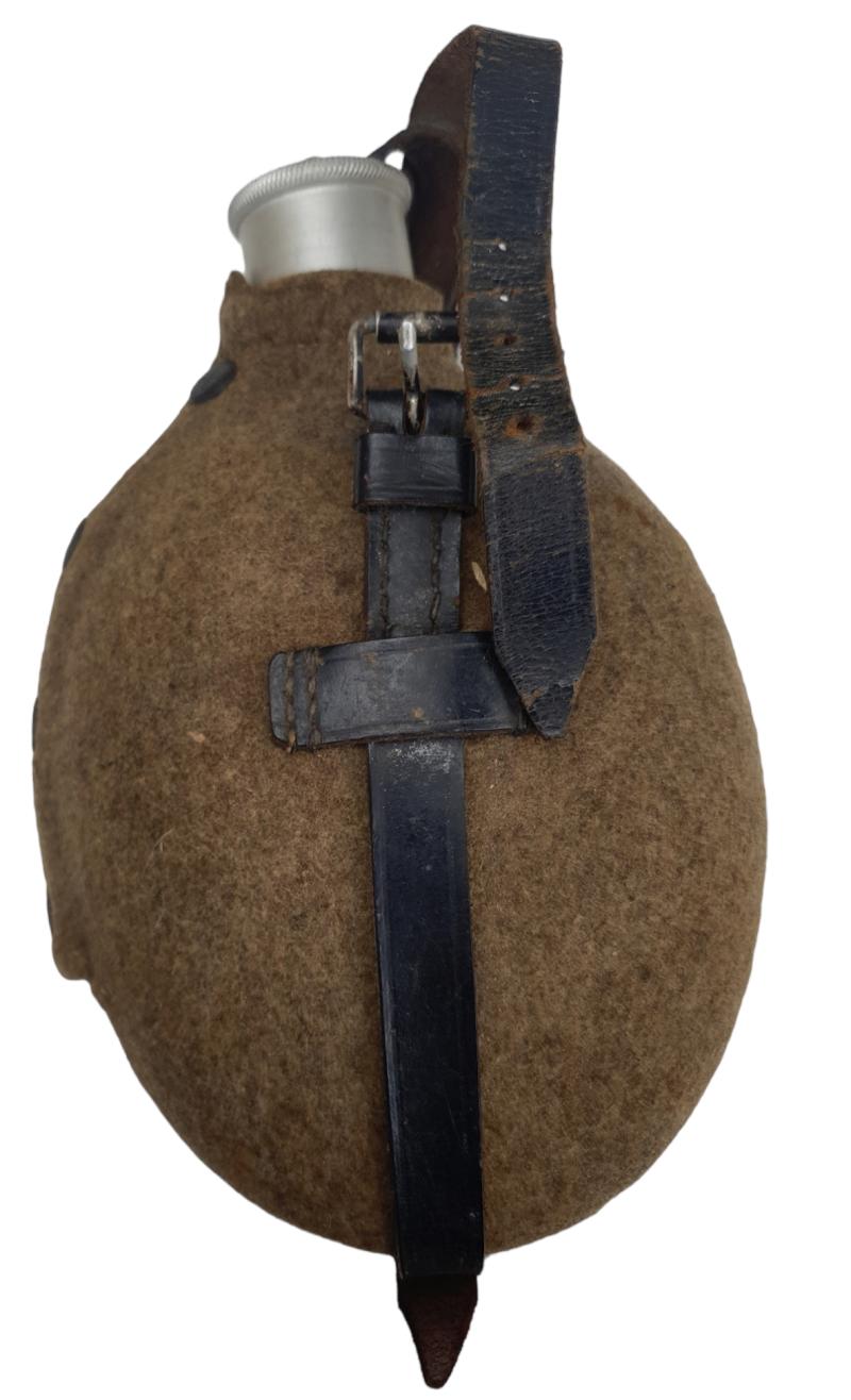 A Wehrmacht M31 Canteen with out a cup