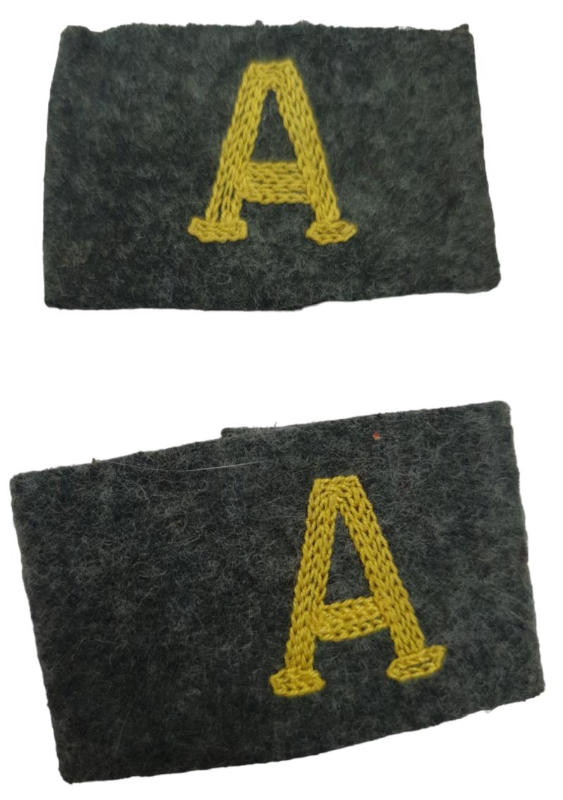 wehrmacht shoulder straps slid  with a yellow 