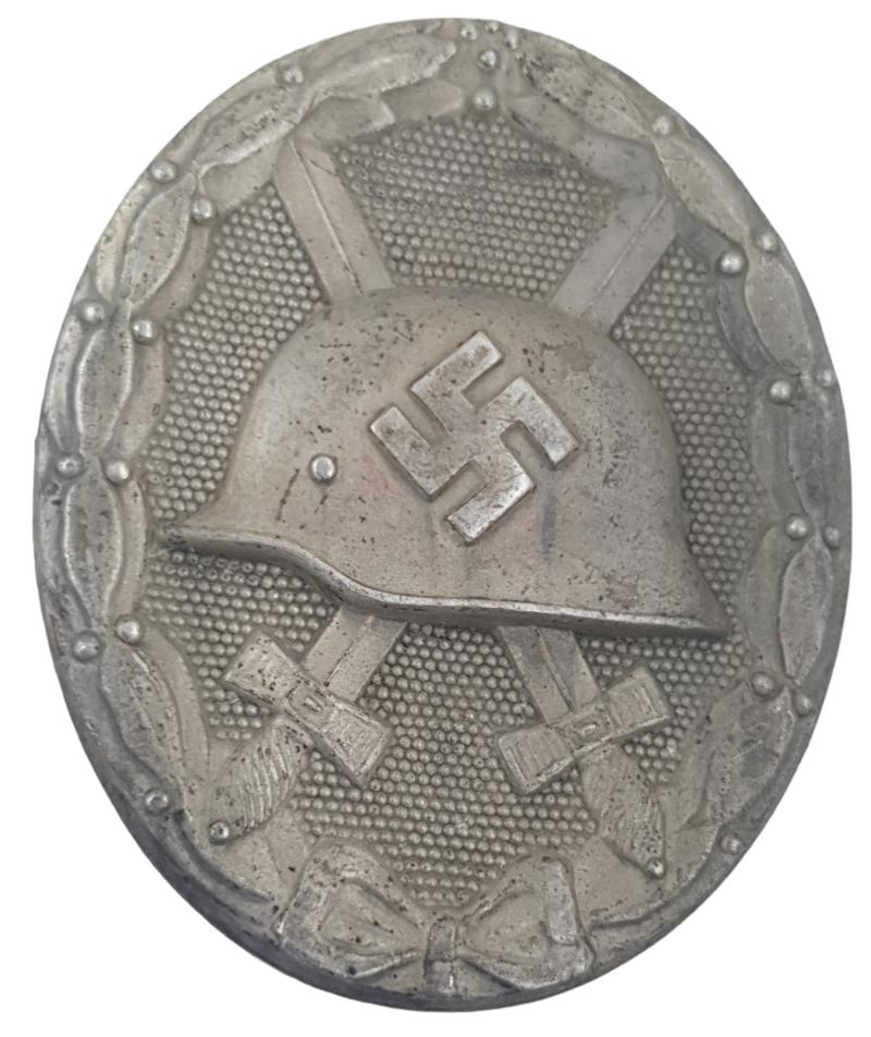 a ww2 wehrmacht  silver wound badge