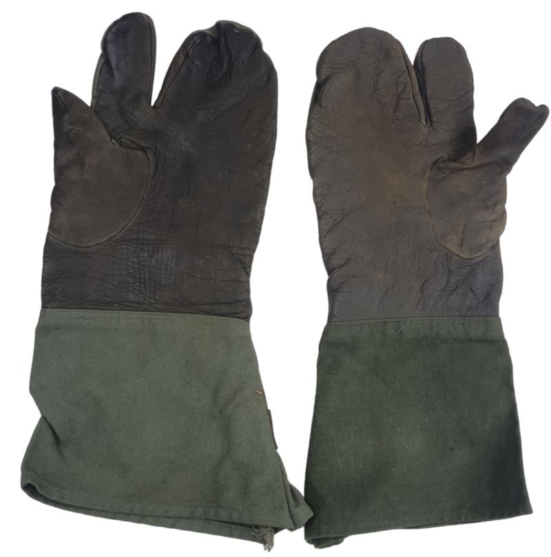 wehrmacht  motorcycle gloves in very beautiful condition