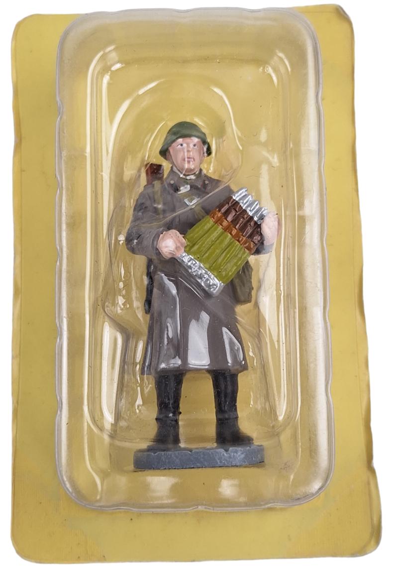 a postwar  Russian artillery toy figure in new condition