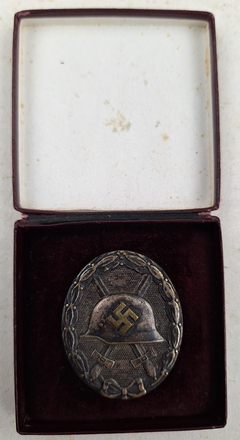 a ww2 wehrmacht  silver wound badge in his original box