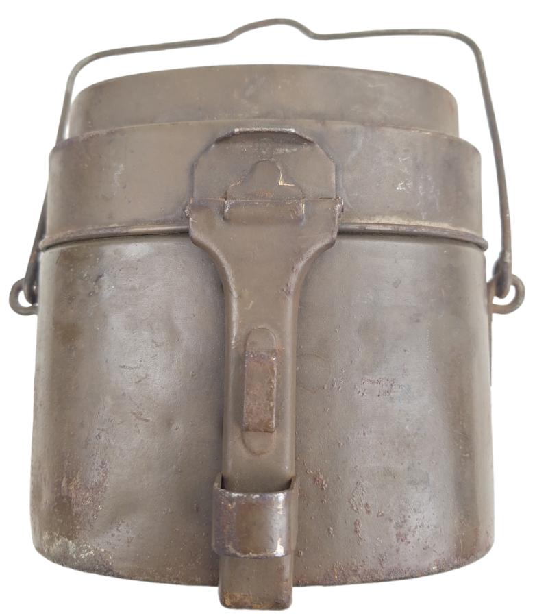 a ww2 polish mess tin