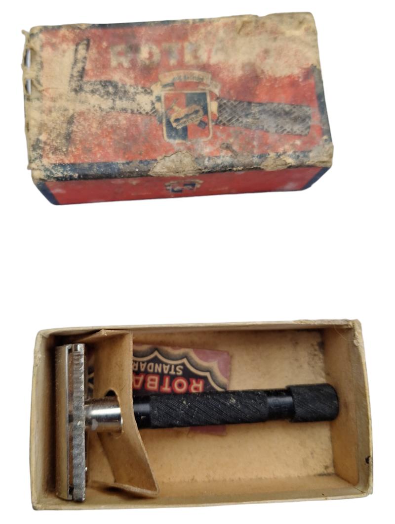 a German WW2 razor in a heavily used condition box