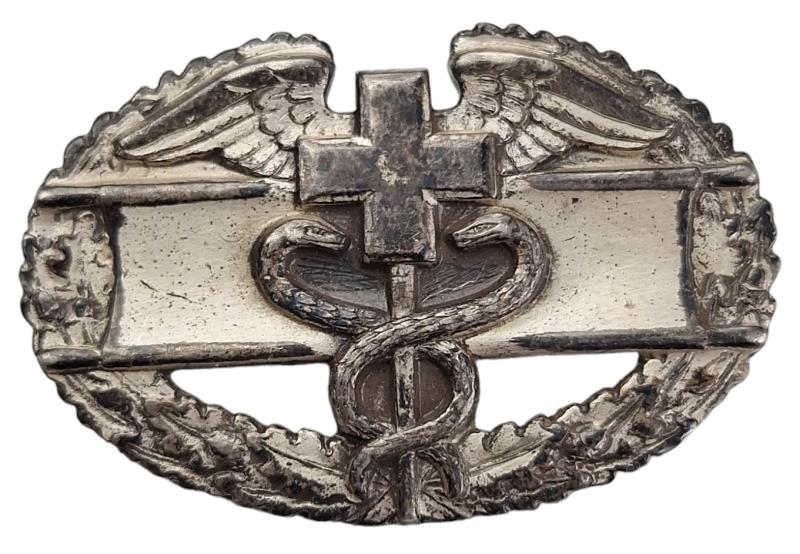 a us  medical combad badge