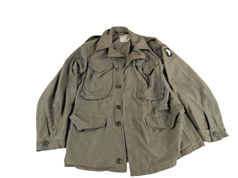 a us ww2 m43 field jacket wit 101 airborne patch