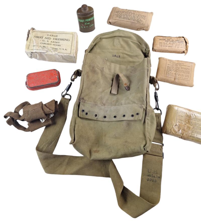 A us ww2 medical bag  with content