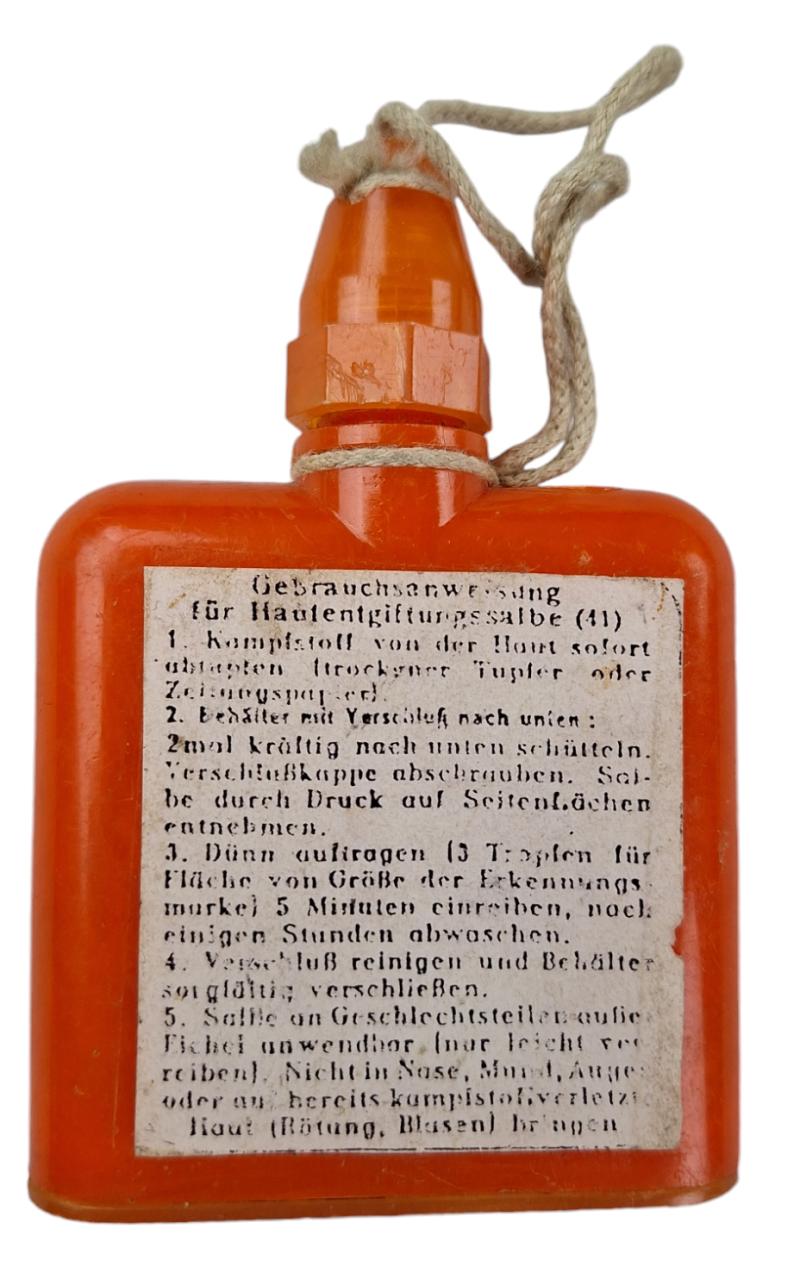 A german ww2 bakalite bottle off 
