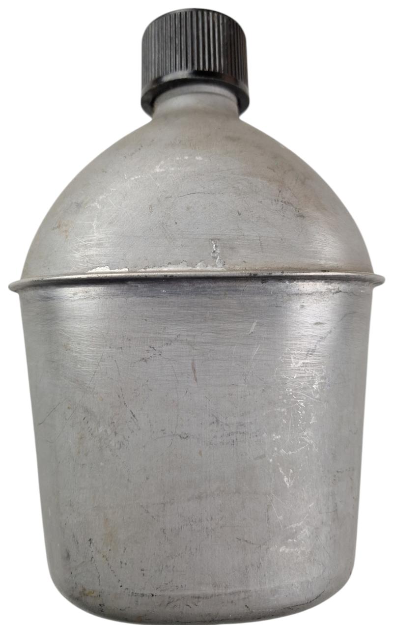 a us ww2 canteen