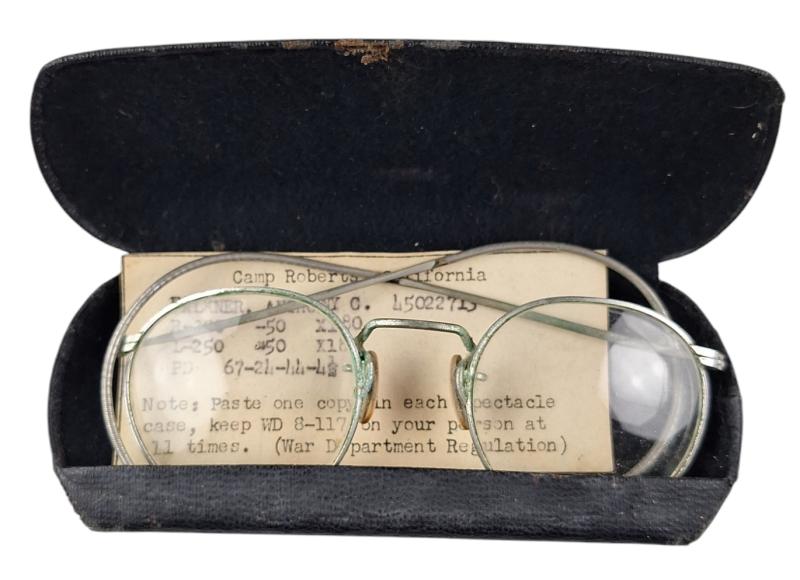 us army ww2 pair of glasses in their original case