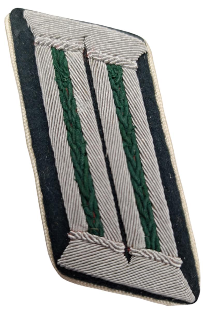 a Officer's Collar Tab