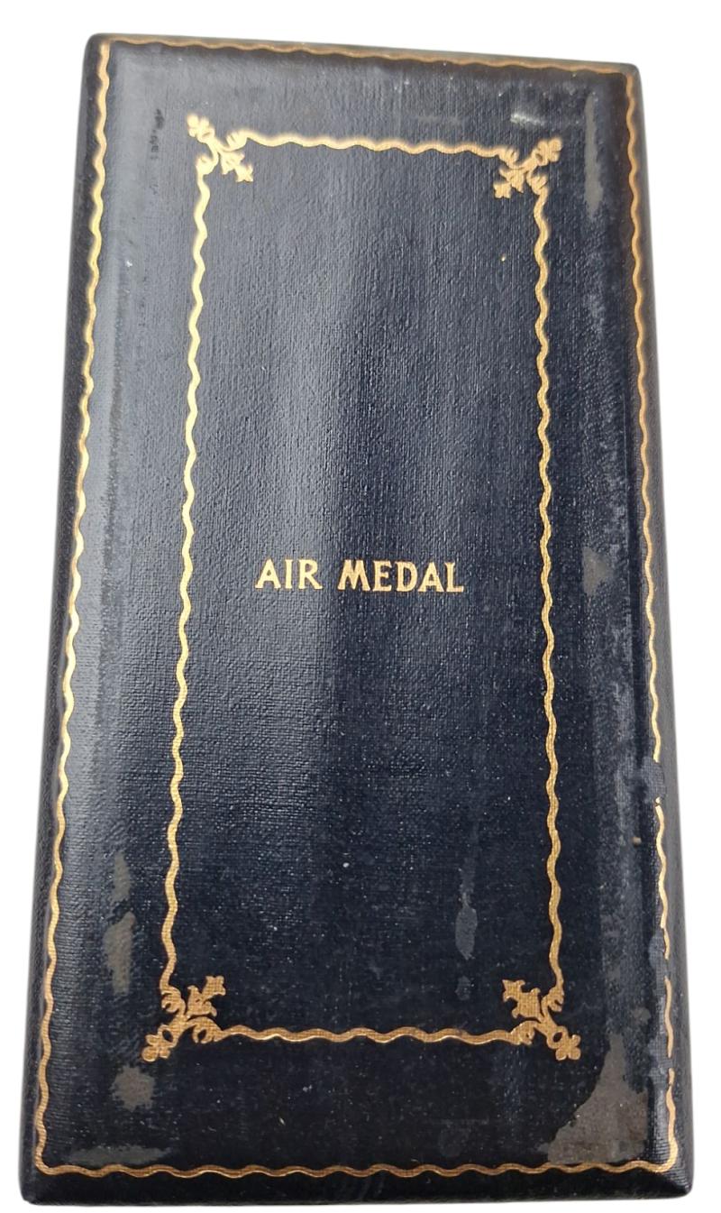 a us ww2 air medal  in its original box