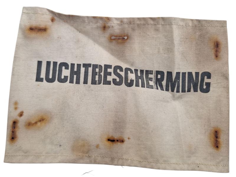 a rare Dutch ‘Luchtbeschermingsdienst’ armband