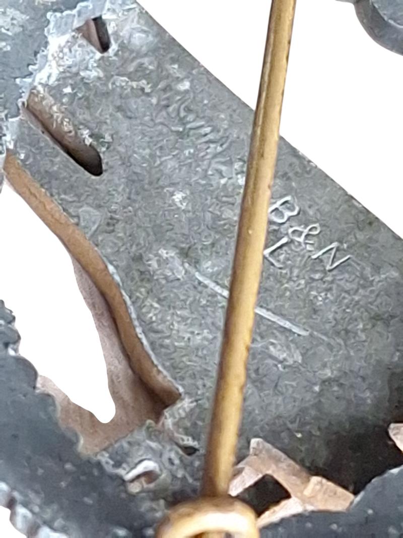 a german ww2 Fallschirmschützenabzeichen marked B&NL