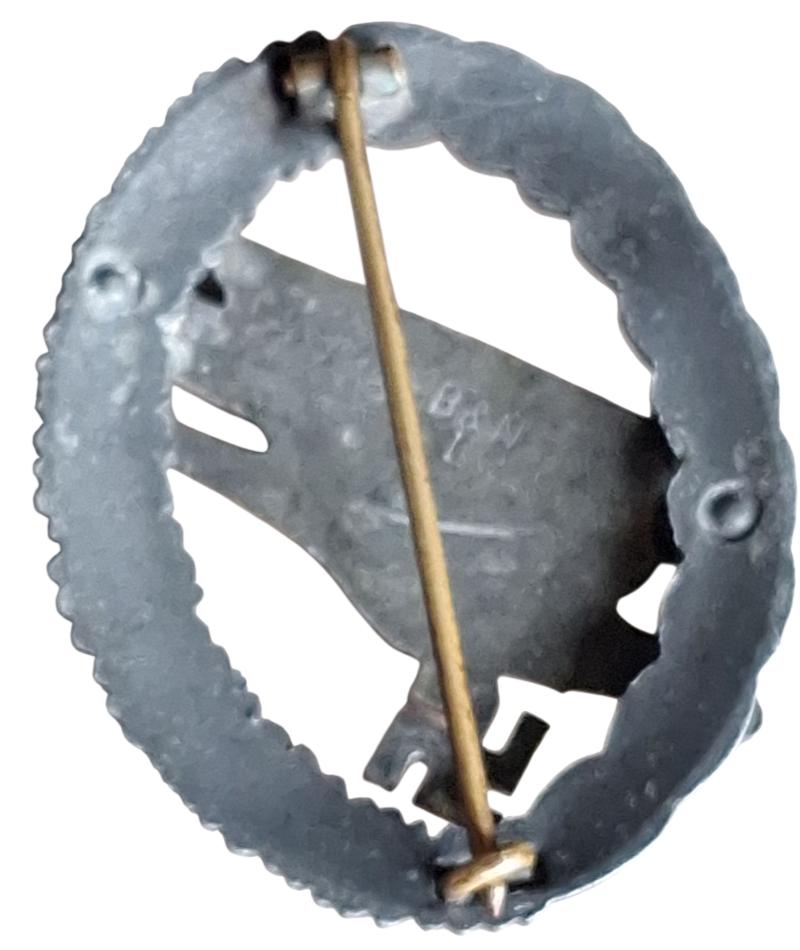 a german ww2 Fallschirmschützenabzeichen marked B&NL