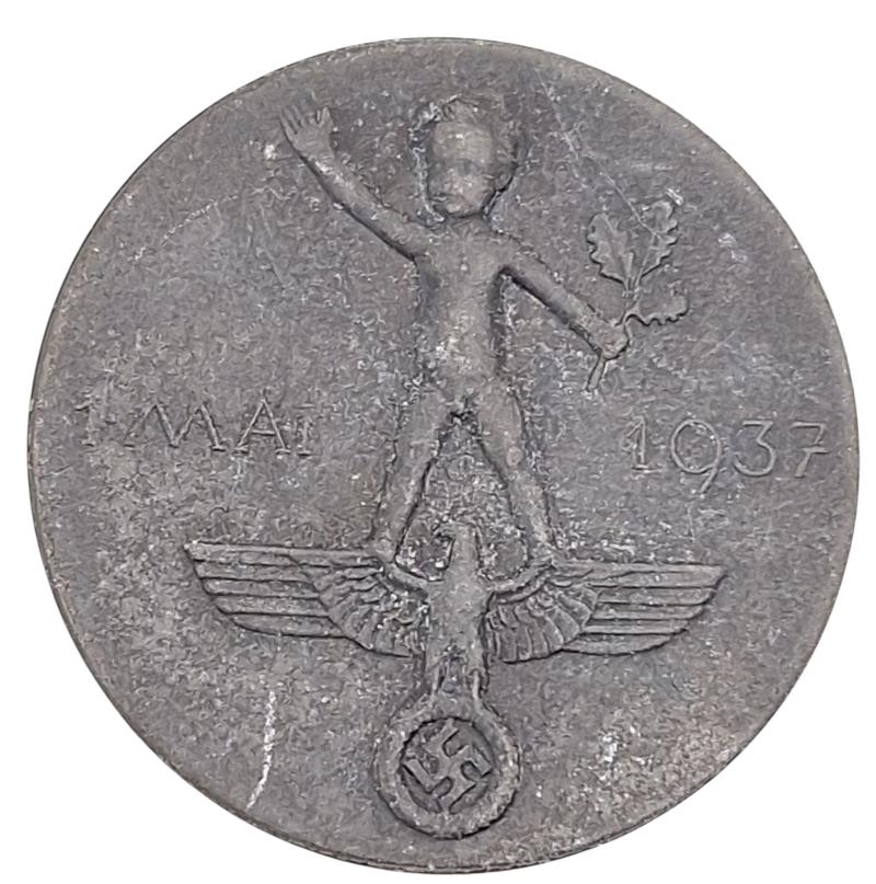 Press tinnie for Workers Day 1937