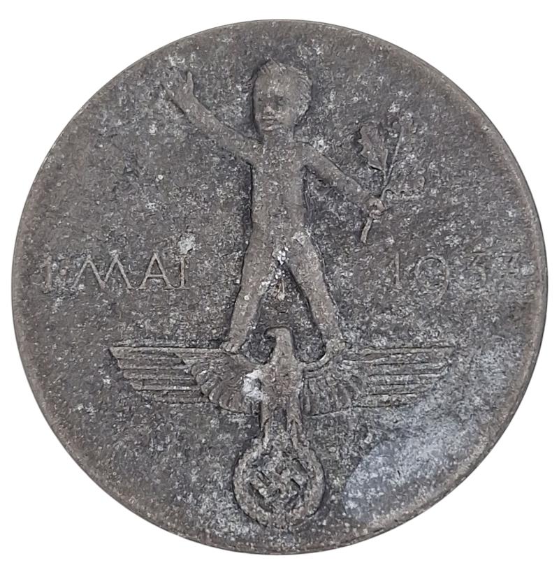 Press tinnie for Workers Day 1937