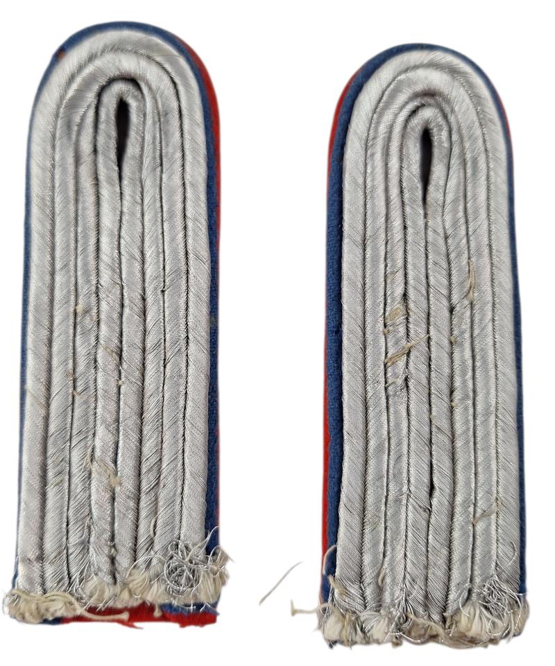 a set off shoulder boards for a lieutenant of the reserve flak