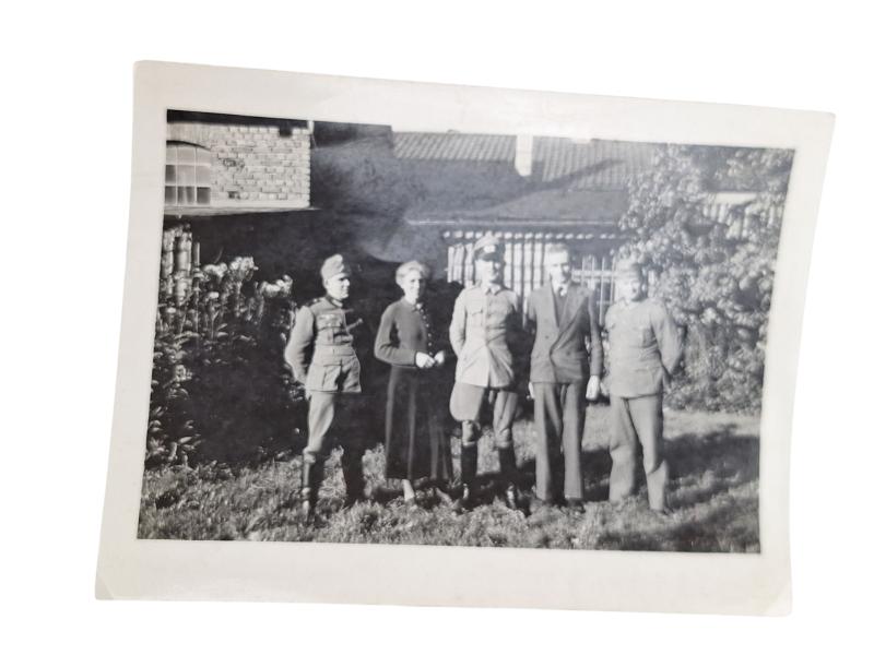 picture of a group off German soldiers