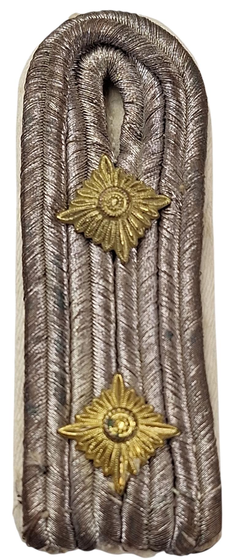 A wehrmacht heer infanterie shouderboard