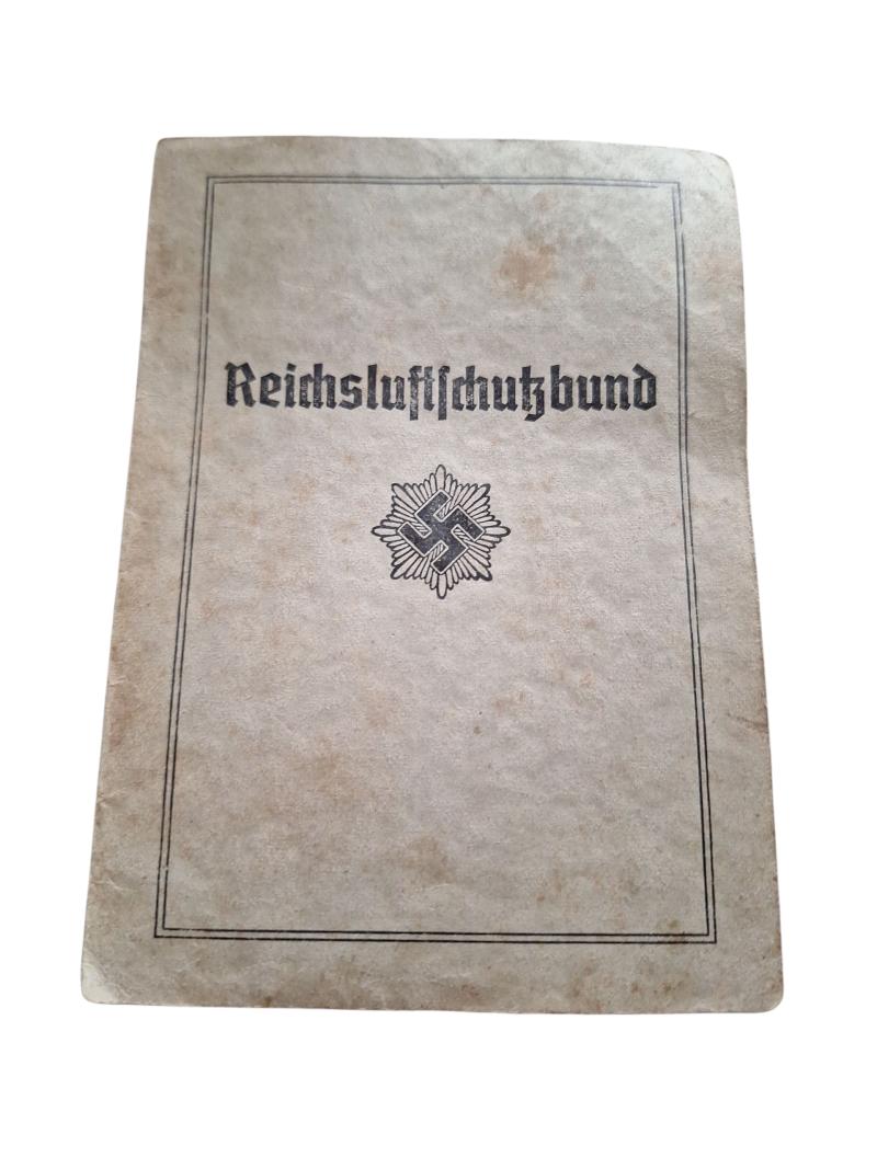 a german ww2 Reichsluftschutzbund Mitgliedsausweis document