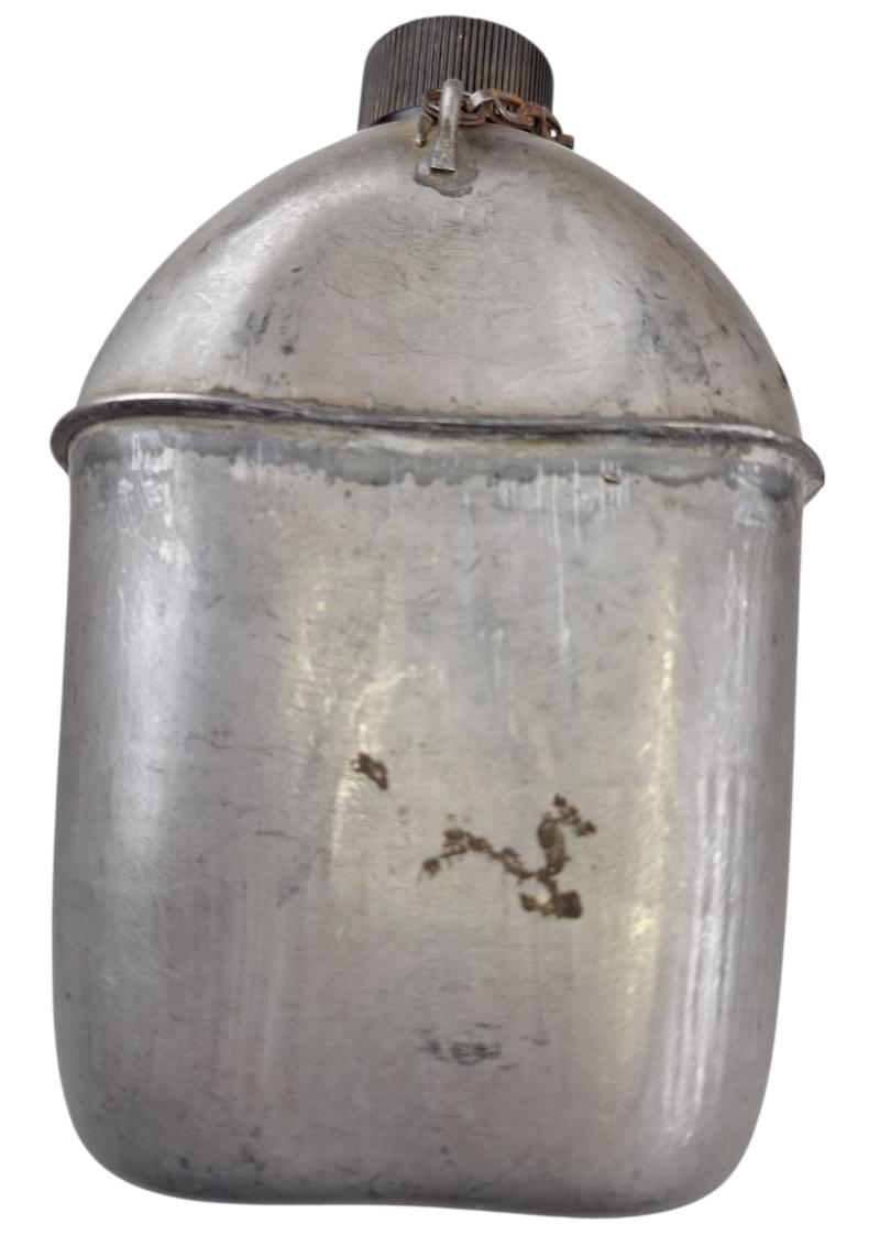 a US WW2 Canteen and Cup