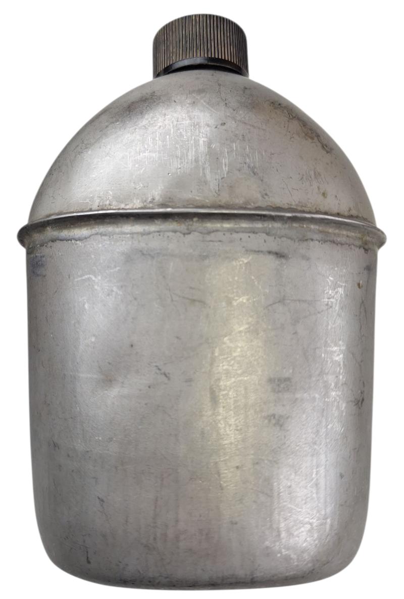 a US WW2 Canteen and Cup