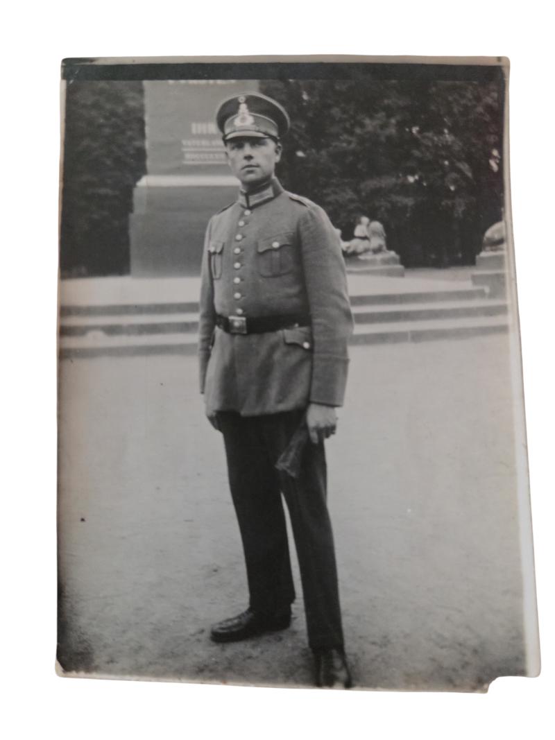 a nice picture of a German soldier