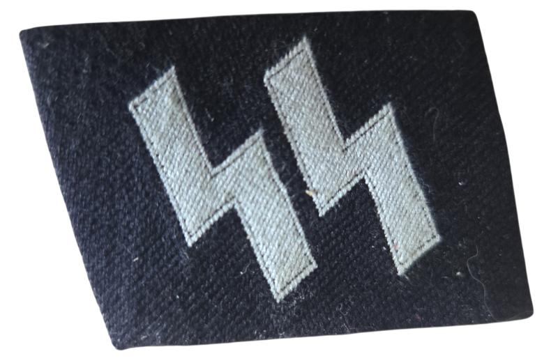 a  Waffen-SS BeVo EM/NCO runic collar tab