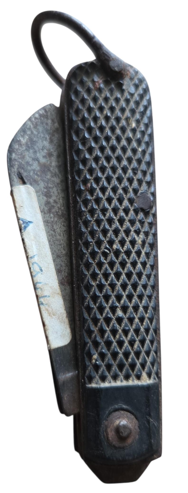 A british ww2 pocket knife