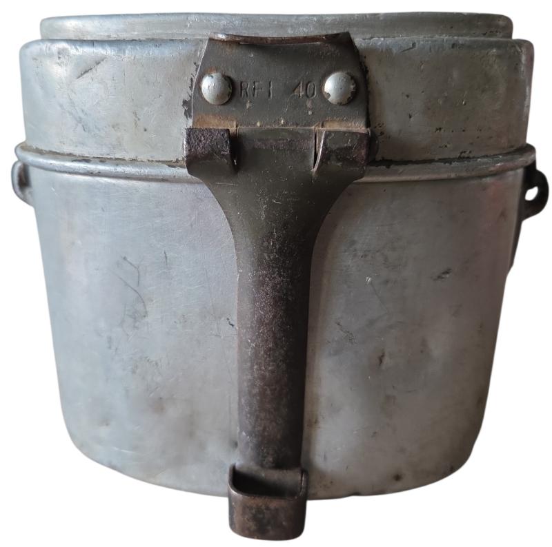a German Wehrmacht M31 Messtin (or kochgeschirr ).