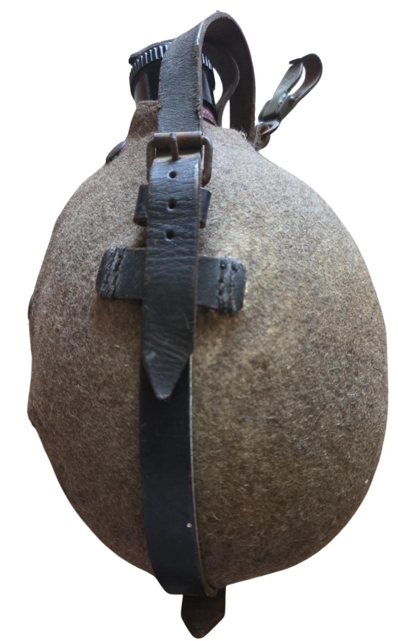 a wehrmacht ww2 water bottle without a cup