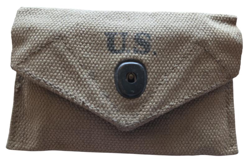 a US WW2 first aid pouch