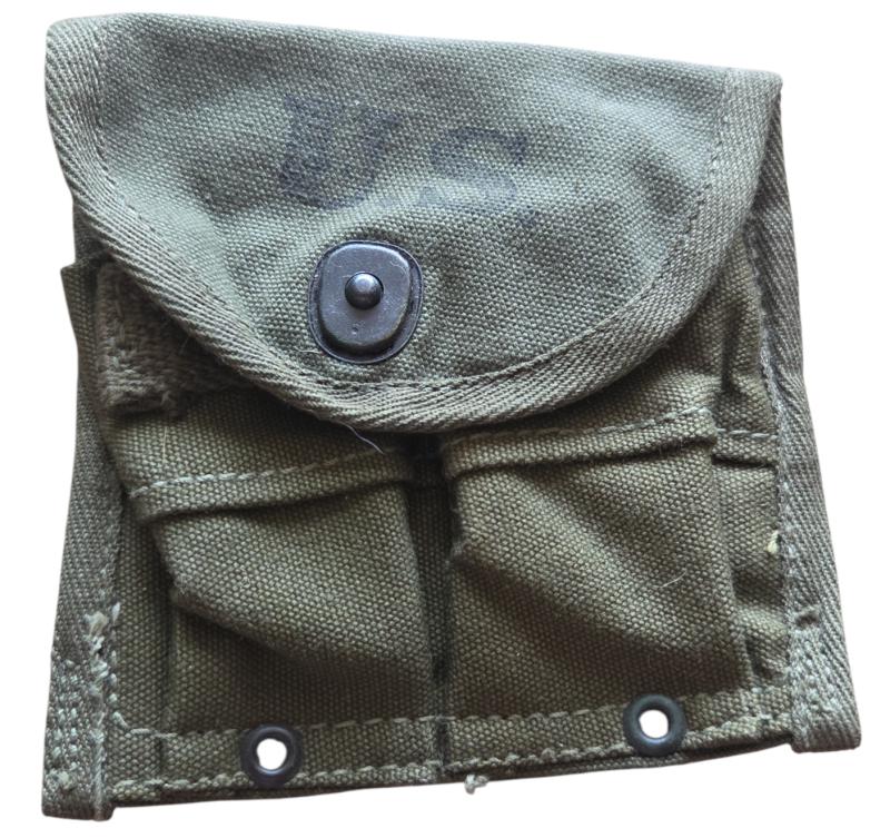 a  US WW2 M1 Carbine Ammo Pouch 1945
