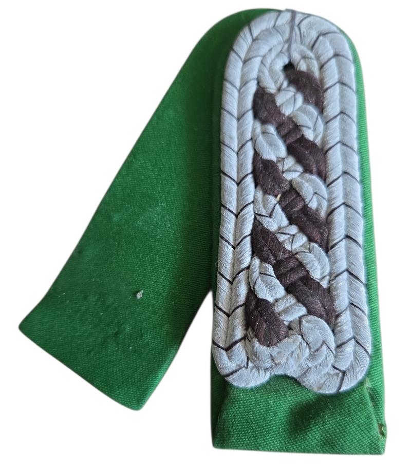 a german ww2 set off  meister der polizei  shoulderstraps