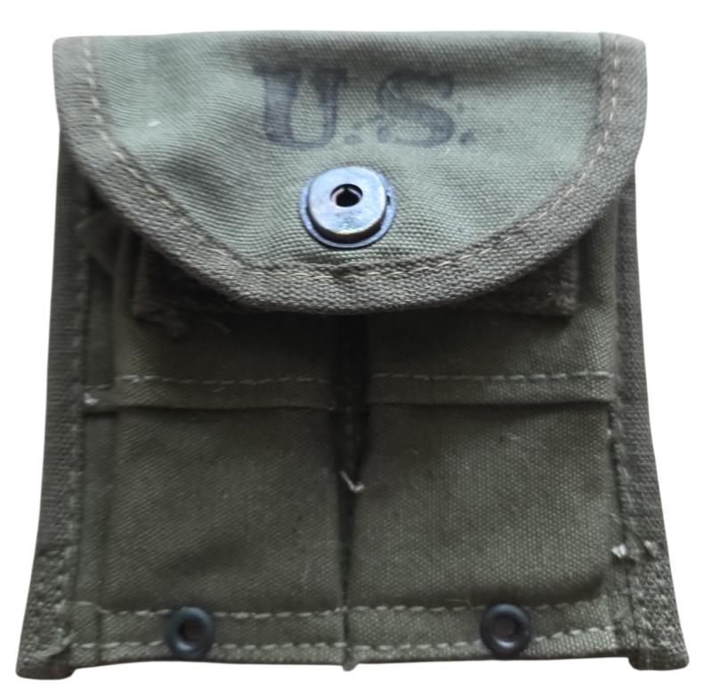 a US WW2 M1 Carbine Ammo Pouch 1945