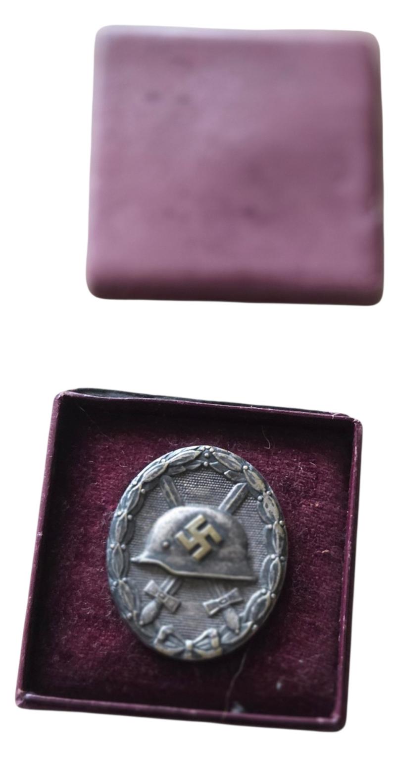 a ww2 wehrmacht  silver wound badge